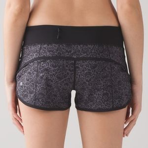 🎆Lululemon Speed Short (2 1/2") in Flossy Dark Carbon Black / Black